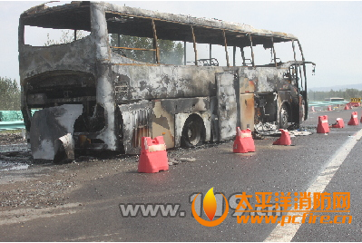 博州公交起火