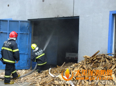 珲春市木质厂起火