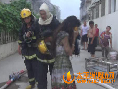 徐州市居民房起火