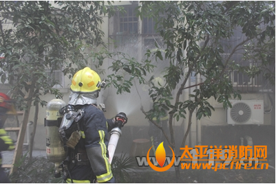 杭州西湖路一服装店面起火