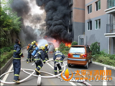 安顺市天瑞国际小区居民楼起火