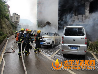 安顺市天瑞国际小区居民楼起火