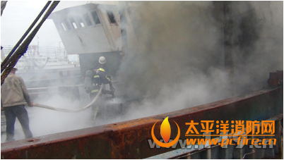 宁波象山一渔船起火