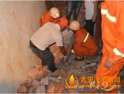 九江浔南大道一在建工地倒塌