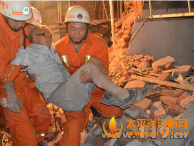 九江浔南大道一在建工地倒塌