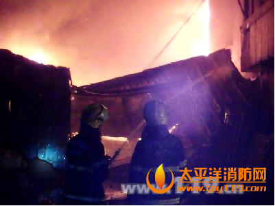 江苏常州一纺织厂大火