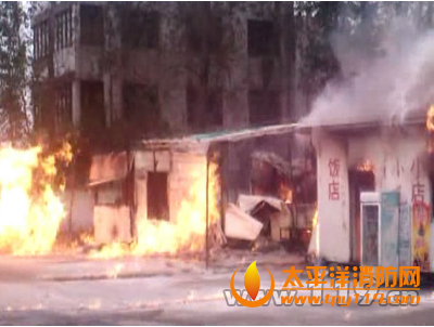江苏盐城一高速出口煤气管爆燃