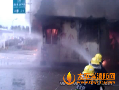 江苏盐城一高速出口煤气管爆燃