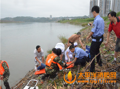 四川绵阳市凯江河段两女孩被困
