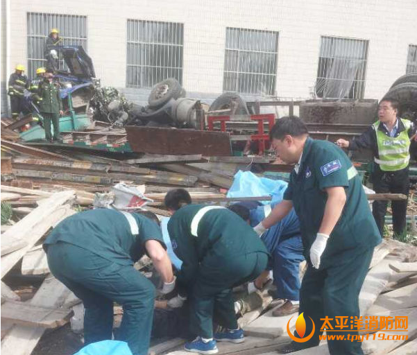 河北张家口发生一交通事故