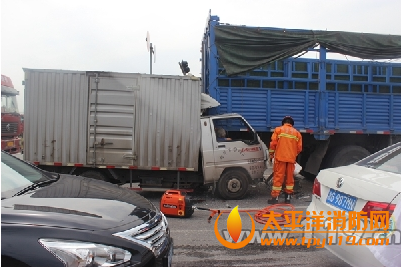 金华金东两车相撞