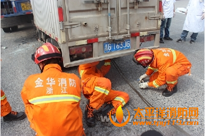金华金东两车相撞