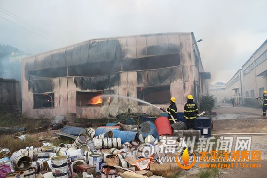 福清一家木业公司火灾现场