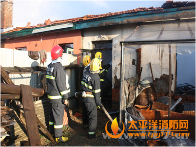 吉林白山粮库附近民房起火