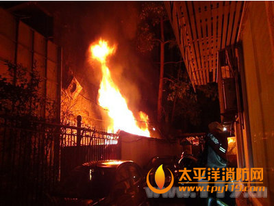 福州一民房发生火灾