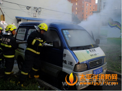 吉林省延边一装有药品面包车起火