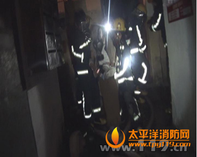 新昌县一居民楼起火