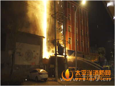 合肥一宾馆凌晨突发大火