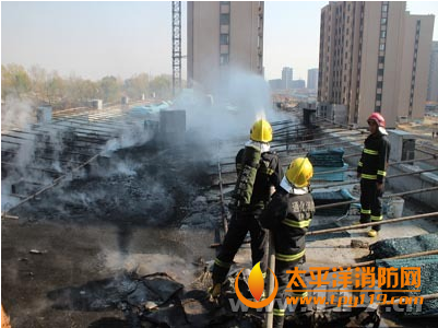 通化市梅河口一楼房房顶起火