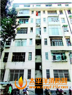 五峰县居民忘带钥匙,消防救援