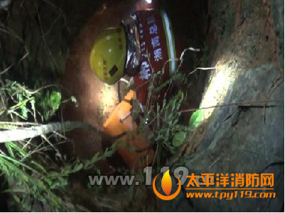 郴州桂阳县一村民掉入枯井