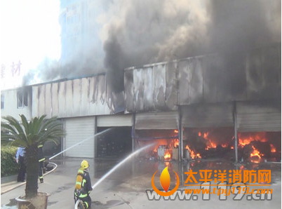 奉化一汽修涂料店起火