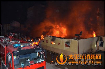 榆林市一彩钢库房起火