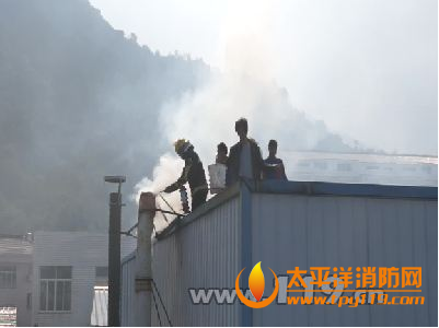 台州一厂房烟囱起火