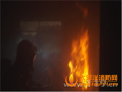 宁夏银川一居民楼起火