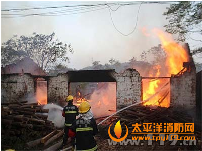 江山一锯板厂起火