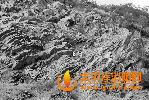 连云港两名大学生被困山上