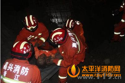 嘉兴路段发生坍塌,2人被埋