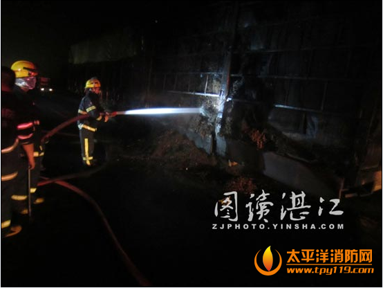 渝湛高速大货车起火