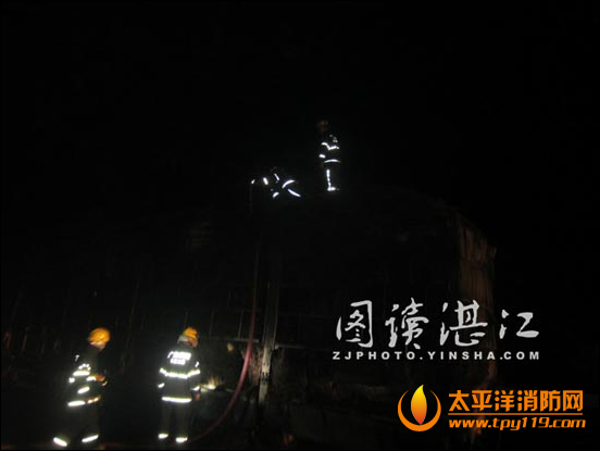 渝湛高速大货车起火