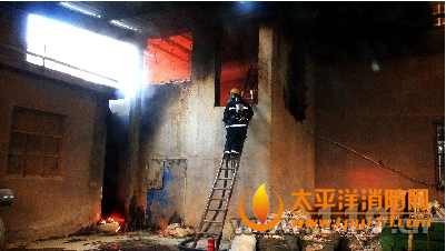 无锡一厂房起火