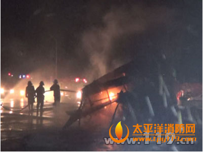 江苏204国道两车碰撞起火