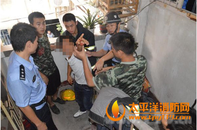 一广西男子被骗传销逃出被困窗台
