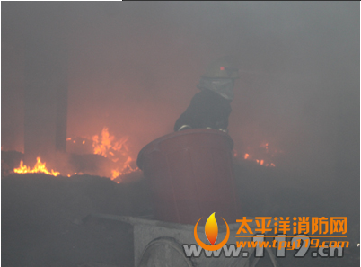 江苏徐州市一厂房起火