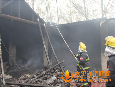 江苏徐州市一厂房起火