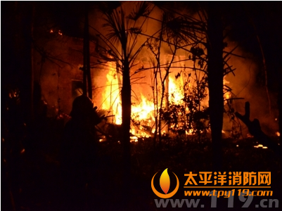 湖北一民房起火