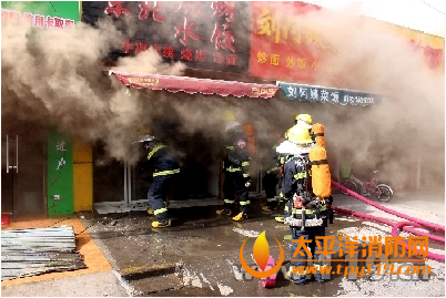 无锡一商品市场起火