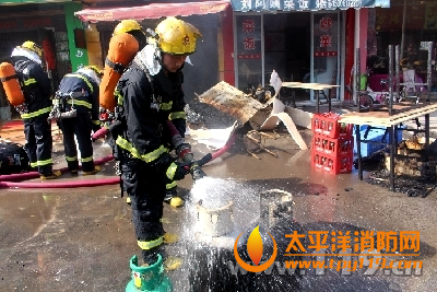 无锡一商品市场起火