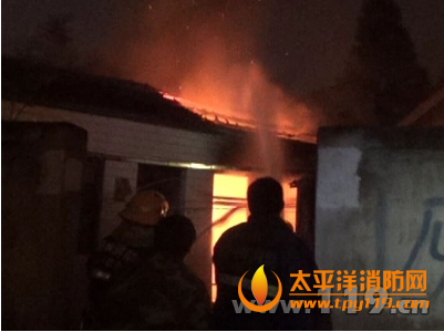 江苏一出租屋失火,租客2万现金被烧