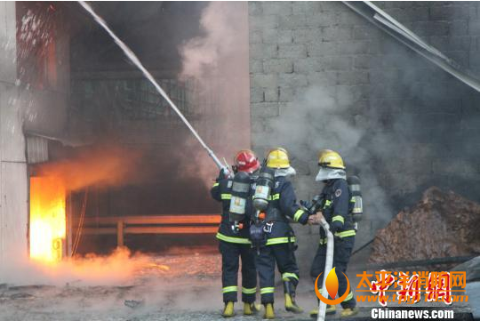 丽水一海绵仓库起火