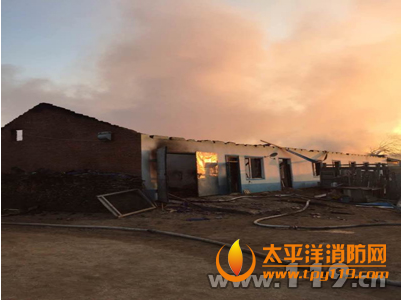 吉林平房失火引燃大片玉米地