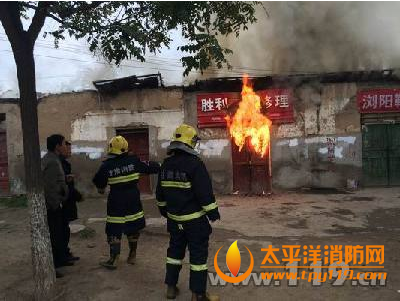 天水市摩托修理店起火