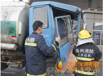 徐州市批发市场门口车祸