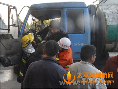 徐州市批发市场门口车祸