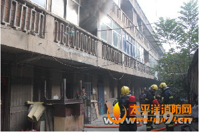 淮安市民房起火