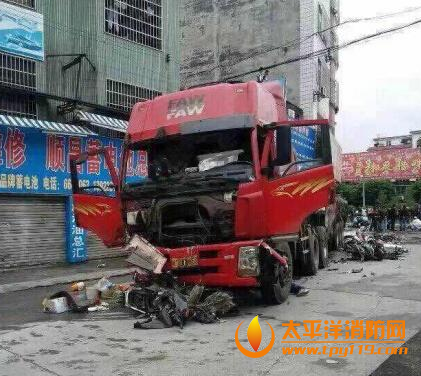 清远半挂车冲向路边致多名学生死伤